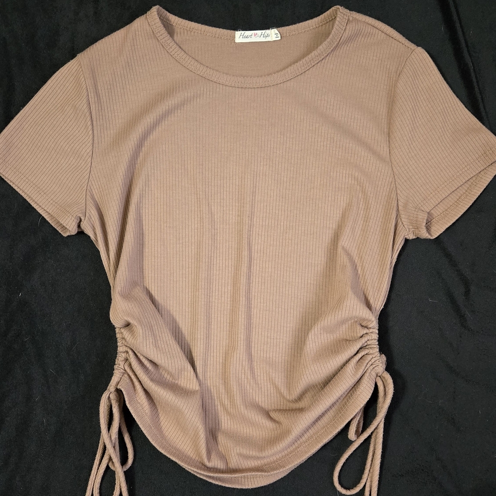 Heart Hips Women's Brown Ruched Short Sleeve Top
